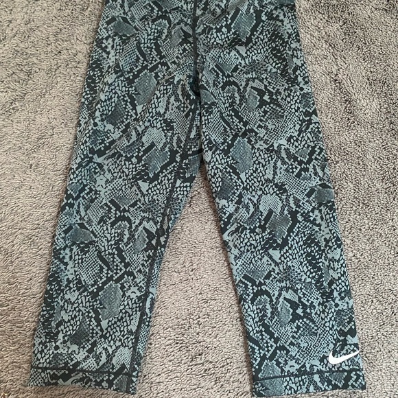 Nike Dri Fit Crop Leggings Lot (2) - Picture 2 of 5
